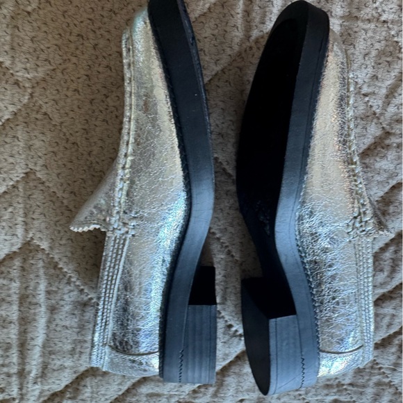 Zodiac Metallic Silver Loafers- super fun& sassy! Cute edging! FUN FASHION ๐๐ - Picture 14 of 14